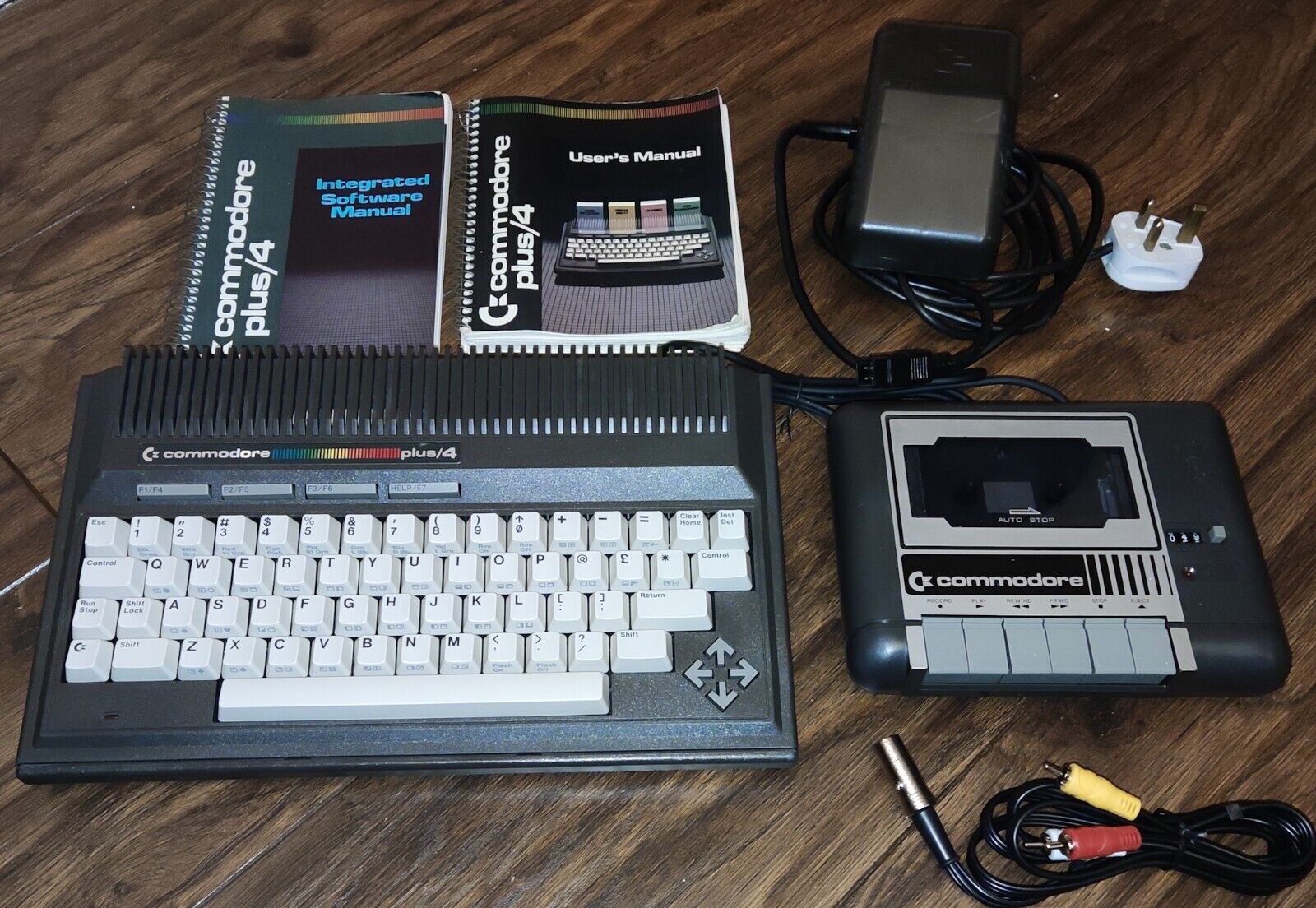 Commodore Plus 4 - Ebay Listing 01