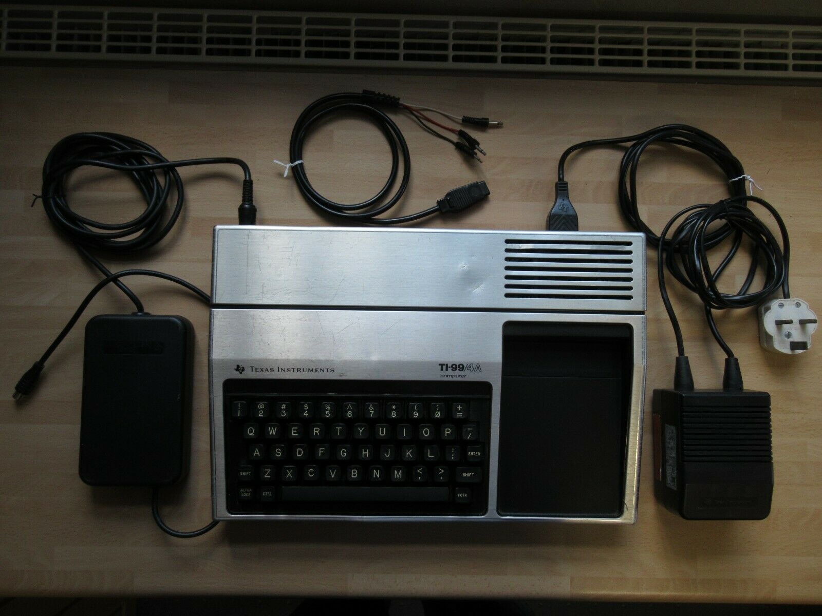 Texas Instruments TI-994a - Ebay Listing 01
